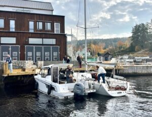 fastighet med egen brygga verksamhetslokal vid havet